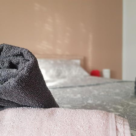 Apartmani Milutin Brodarica  Eksteriør billede