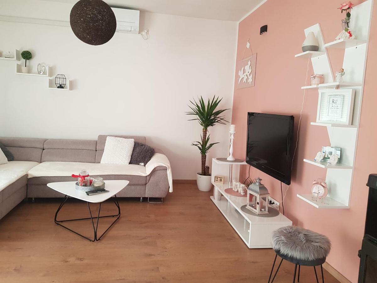Apartmani Milutin Brodarica  Eksteriør billede
