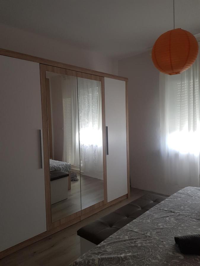 Apartmani Milutin Brodarica  Eksteriør billede